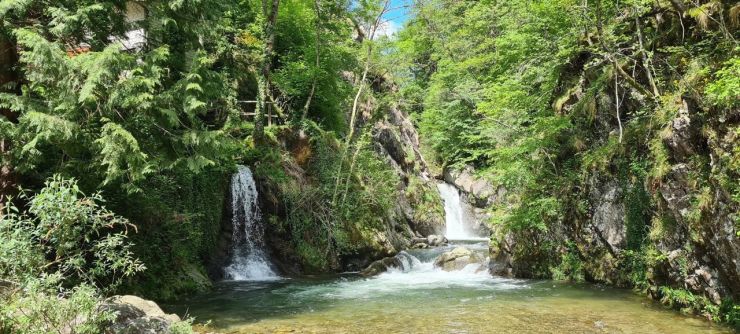 Cascata e piscina naturale del maglio